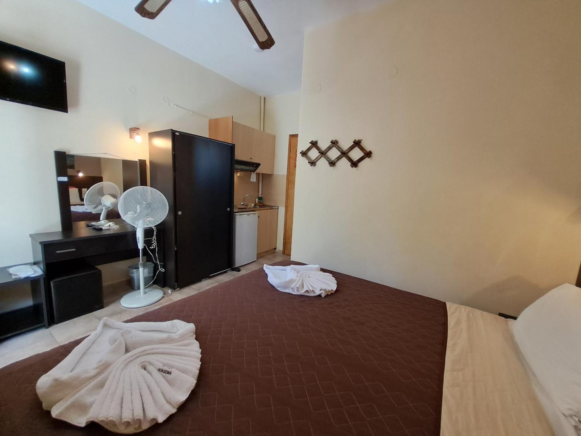 Gorgona Hotel Патитири Екстериор снимка