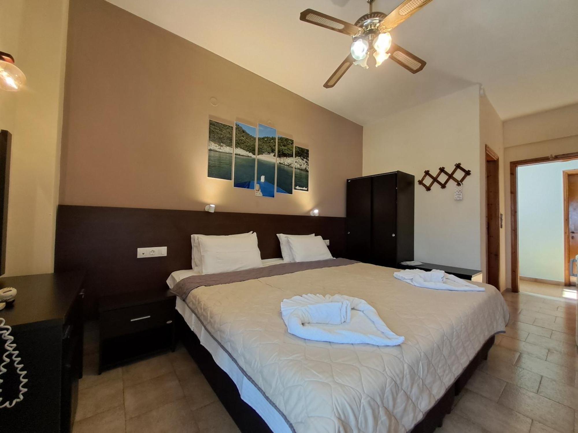 Gorgona Hotel Патитири Екстериор снимка