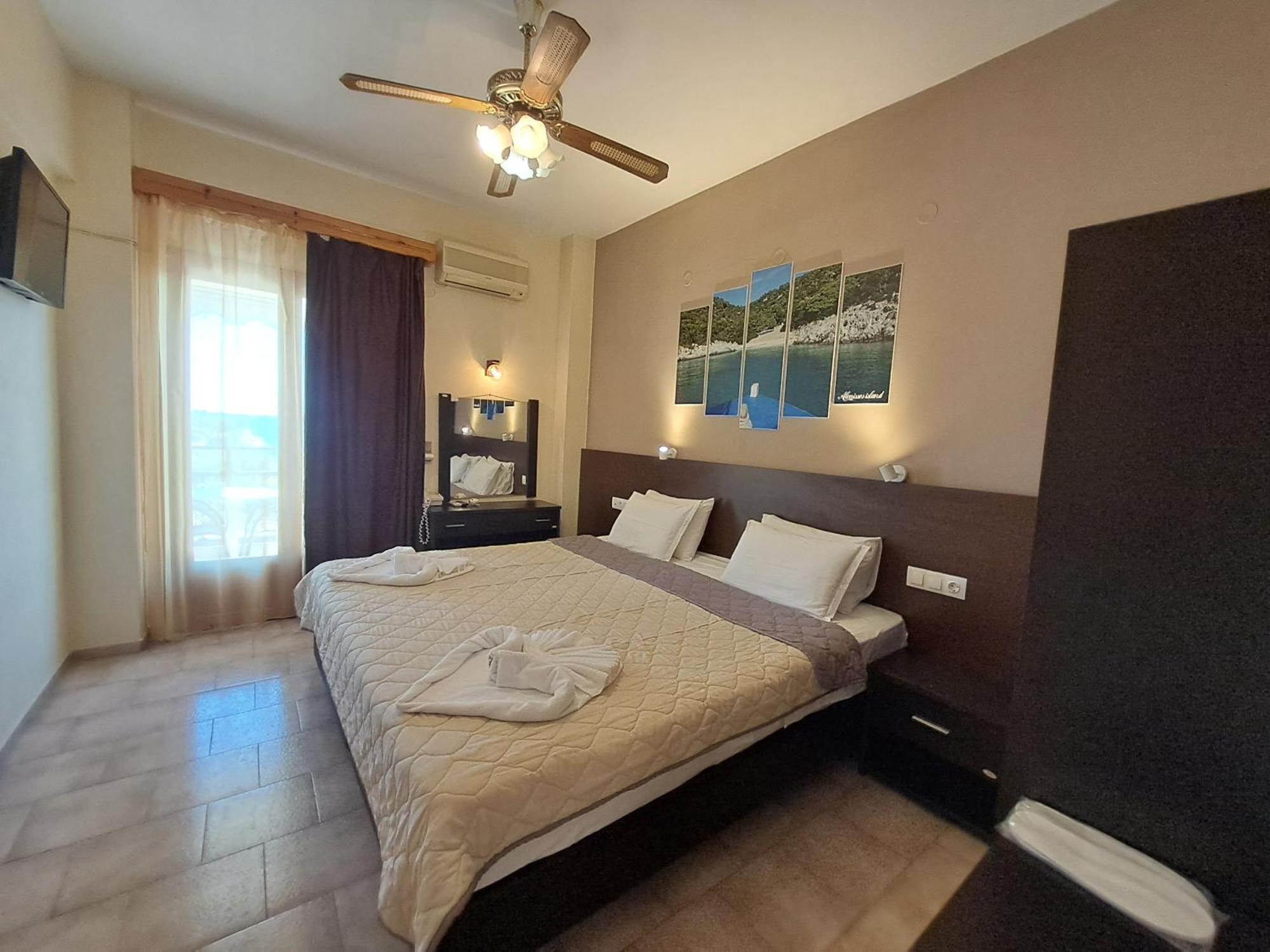Gorgona Hotel Патитири Екстериор снимка