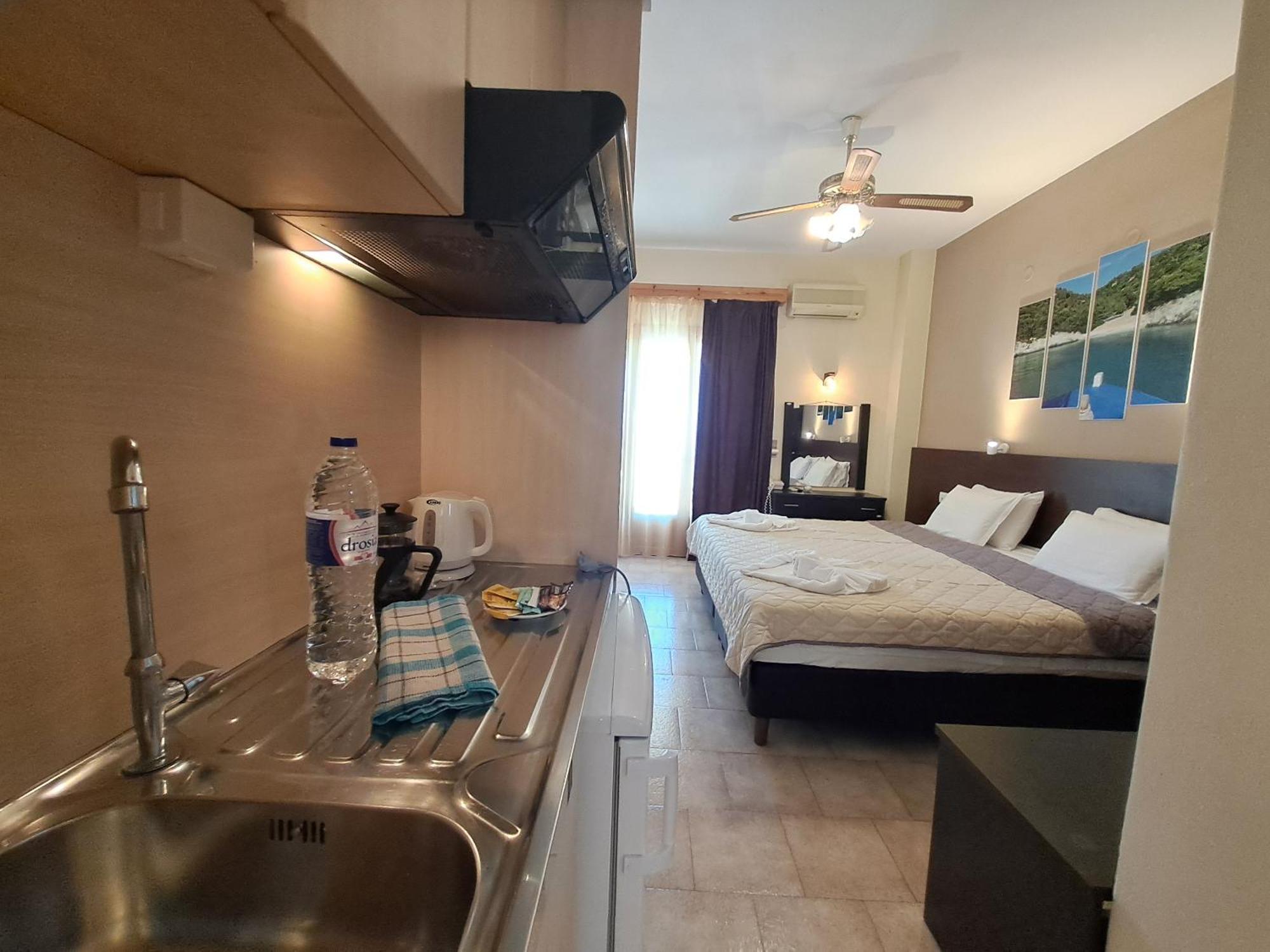 Gorgona Hotel Патитири Екстериор снимка